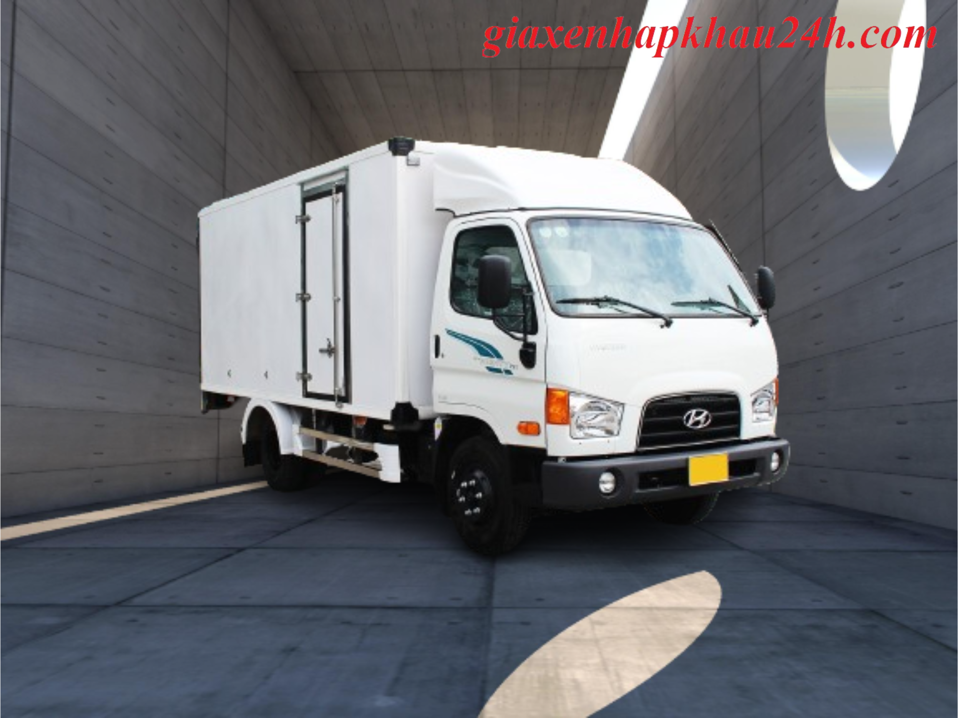 Xe tải Hyundai New Mighty 75S thùng kín composite 3.5 tấn thùng dài 4m5